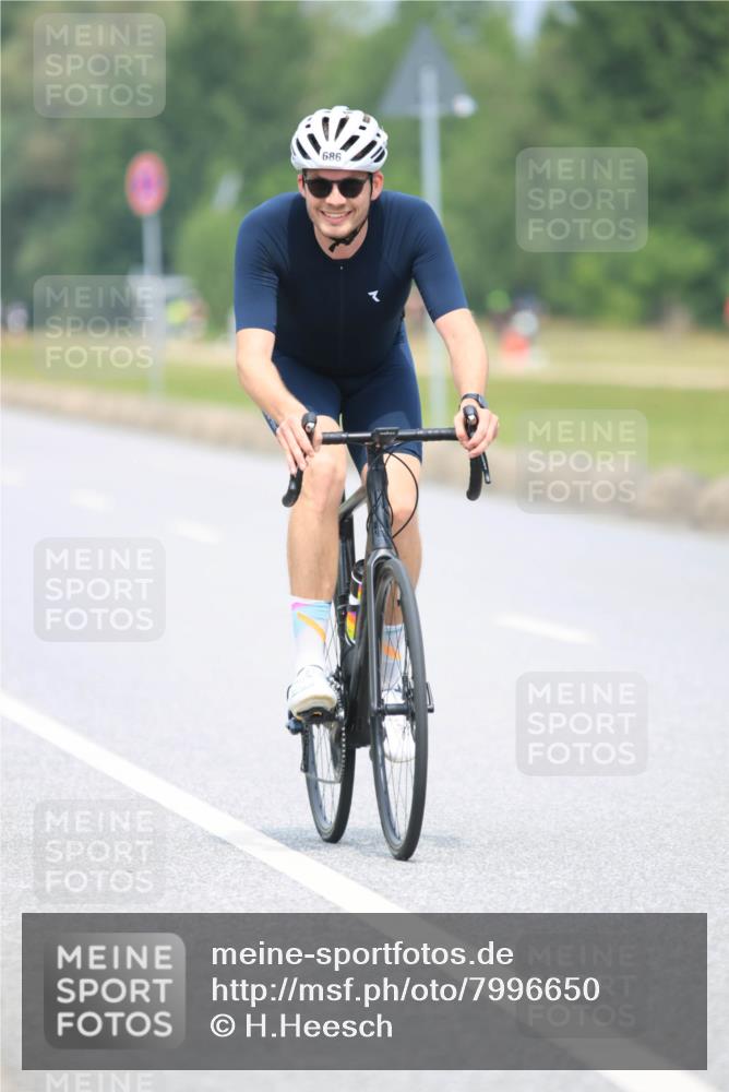 21.06.2025 - 27. Vierlanden-Triathlon H.Heesch http://msf.ph/oto/7996650 15.06.2025 12:14:55 Radfahren 207, 686, 868, 1039, 1040, 1042, 1043 meine-sportfotos.de
