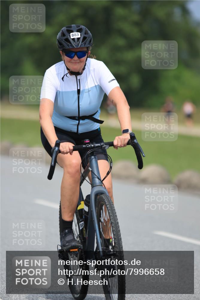21.06.2025 - 27. Vierlanden-Triathlon H.Heesch http://msf.ph/oto/7996658 15.06.2025 12:22:25 Radfahren 706, 883, 884 meine-sportfotos.de