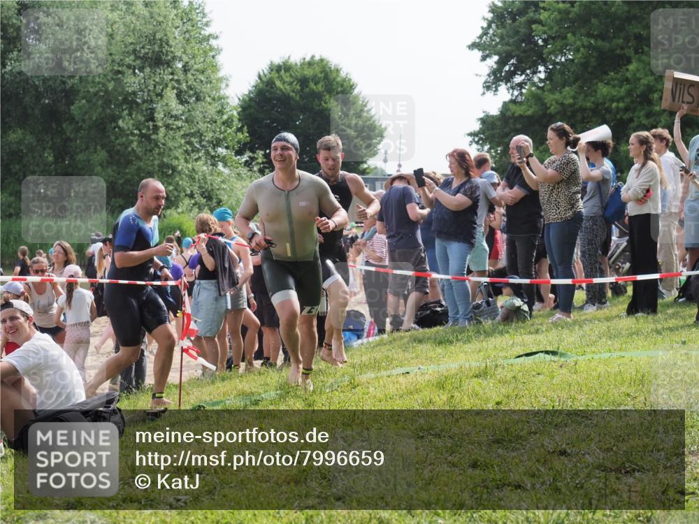 15.06.2025 - 27. Vierlanden-Triathlon KatJ http://msf.ph/oto/7996659 15.06.2025 09:55:35 Schwimmen 272, 316, 327, 329, 335, 353, 548 meine-sportfotos.de