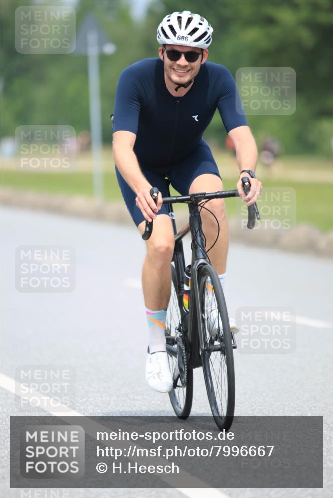 21.06.2025 - 27. Vierlanden-Triathlon H.Heesch http://msf.ph/oto/7996667 15.06.2025 12:14:56 Radfahren 207, 686, 868, 1039, 1040, 1042, 1043 meine-sportfotos.de