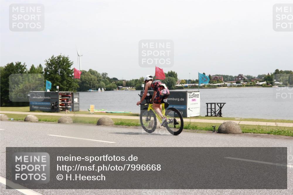 21.06.2025 - 27. Vierlanden-Triathlon H.Heesch http://msf.ph/oto/7996668 15.06.2025 11:31:01 Radfahren 167, 228, 651, 891, 980 meine-sportfotos.de