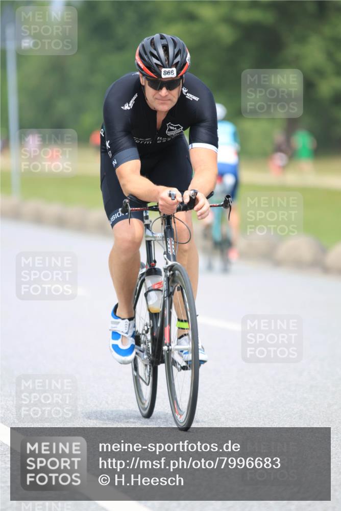 21.06.2025 - 27. Vierlanden-Triathlon H.Heesch http://msf.ph/oto/7996683 15.06.2025 12:15:02 Radfahren 868, 894 meine-sportfotos.de
