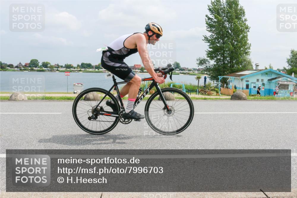 21.06.2025 - 27. Vierlanden-Triathlon H.Heesch http://msf.ph/oto/7996703 15.06.2025 12:22:26 Radfahren 706, 883 meine-sportfotos.de