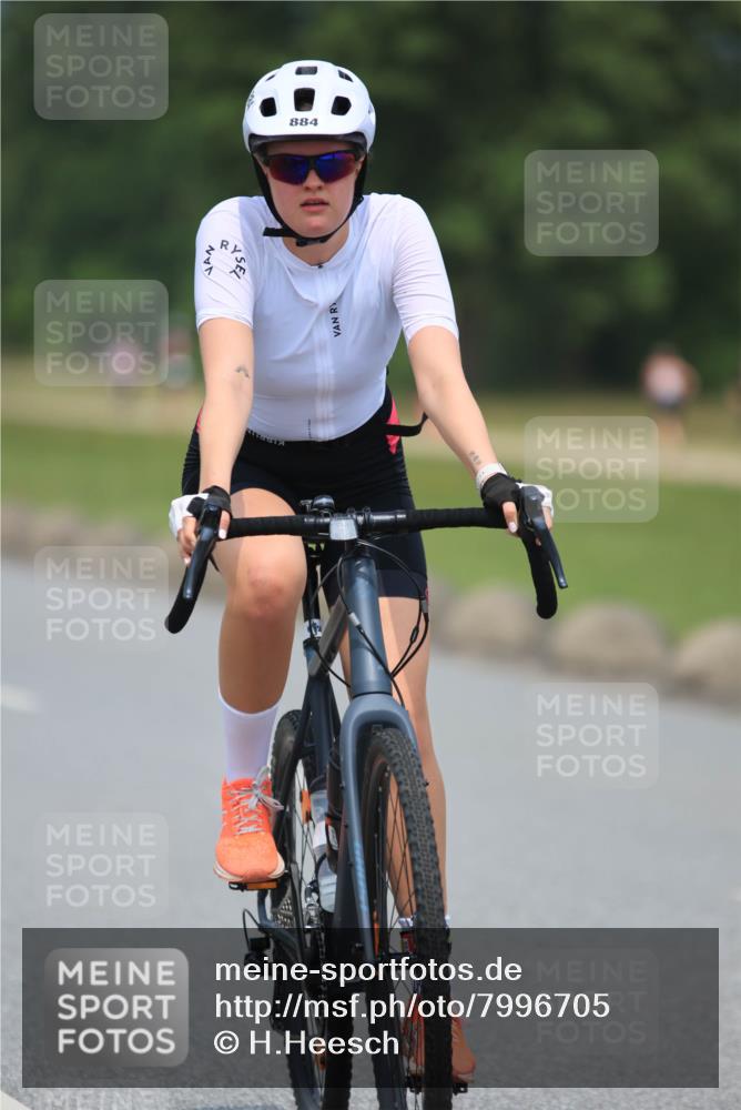 21.06.2025 - 27. Vierlanden-Triathlon H.Heesch http://msf.ph/oto/7996705 15.06.2025 12:22:30 Radfahren 883, 884 meine-sportfotos.de