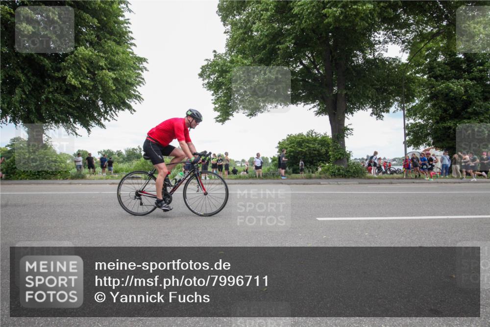 15.06.2025 - 7 Türme Triathlon Yannick Fuchs http://msf.ph/oto/7996711 15.06.2025 13:47:36 Radfahren 553, 809, 1026, 1135 meine-sportfotos.de