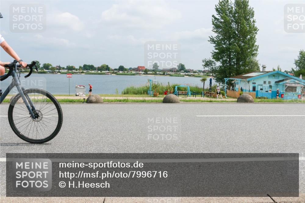 21.06.2025 - 27. Vierlanden-Triathlon H.Heesch http://msf.ph/oto/7996716 15.06.2025 12:22:29 Radfahren 706, 883, 884 meine-sportfotos.de