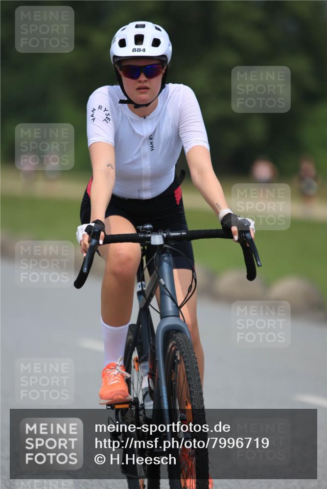 21.06.2025 - 27. Vierlanden-Triathlon H.Heesch http://msf.ph/oto/7996719 15.06.2025 12:22:30 Radfahren 883, 884 meine-sportfotos.de