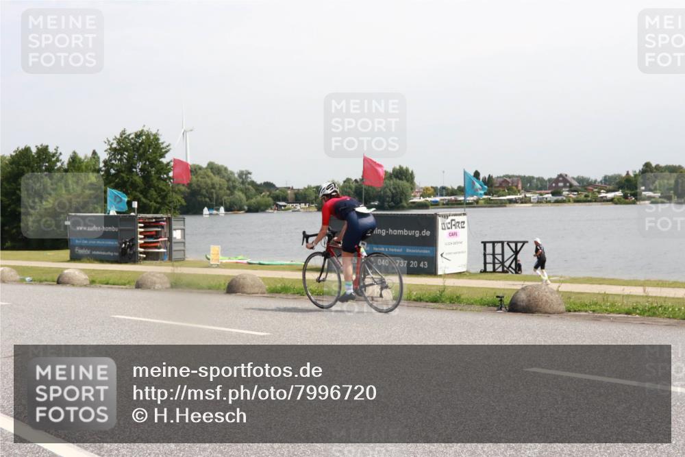 21.06.2025 - 27. Vierlanden-Triathlon H.Heesch http://msf.ph/oto/7996720 15.06.2025 11:31:09 Radfahren 713, 924, 931, 1400 meine-sportfotos.de