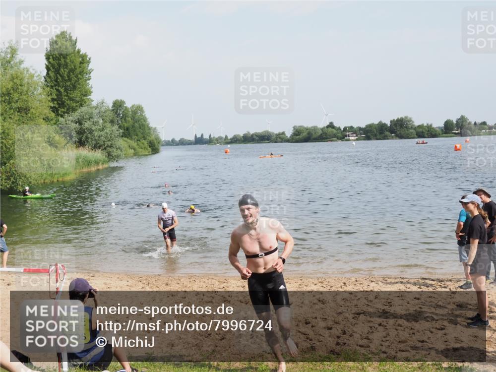 21.06.2025 - 27. Vierlanden-Triathlon MichiJ http://msf.ph/oto/7996724 15.06.2026 09:57:53 Schwimmen 291, 330, 347, 827 meine-sportfotos.de
