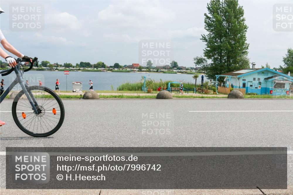 21.06.2025 - 27. Vierlanden-Triathlon H.Heesch http://msf.ph/oto/7996742 15.06.2025 12:22:33 Radfahren 884 meine-sportfotos.de