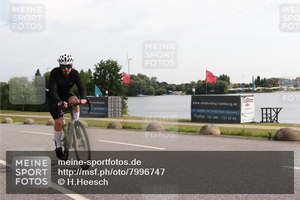 15.06.2025 - 27. Vierlanden-Triathlon H.Heesch http://msf.ph/oto/7996747 15.06.2025 09:29:35 Radfahren 23 meine-sportfotos.de