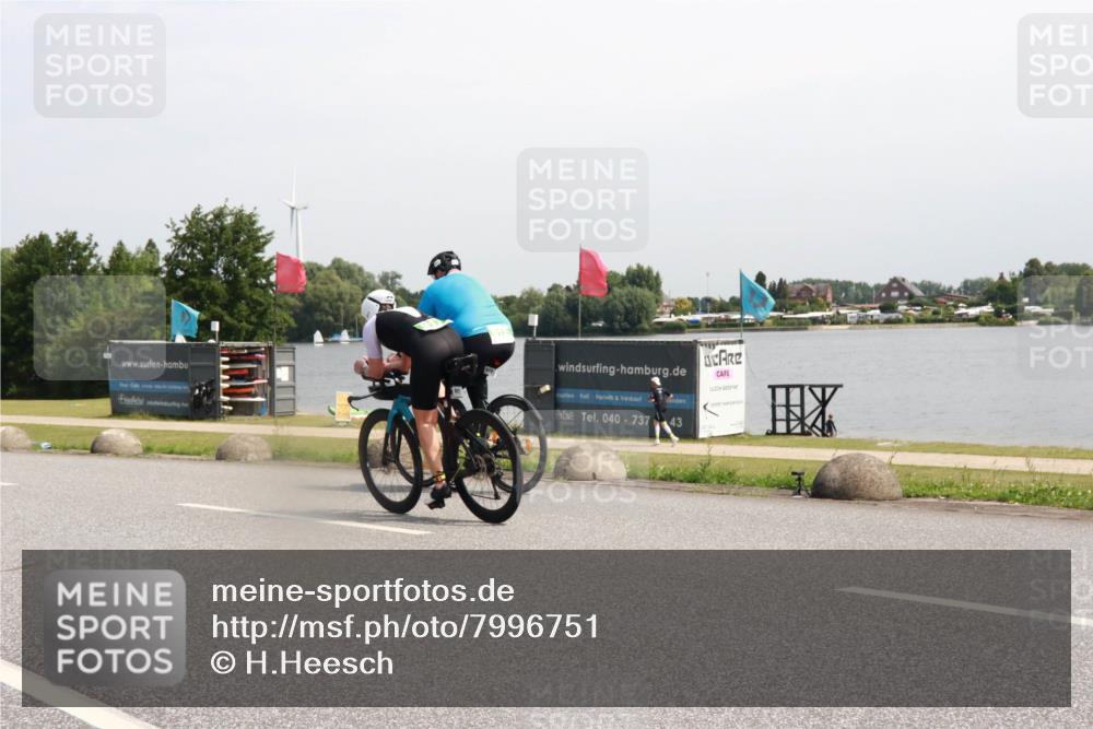 21.06.2025 - 27. Vierlanden-Triathlon H.Heesch http://msf.ph/oto/7996751 15.06.2025 11:31:11 Radfahren 713, 895, 924, 1400 meine-sportfotos.de