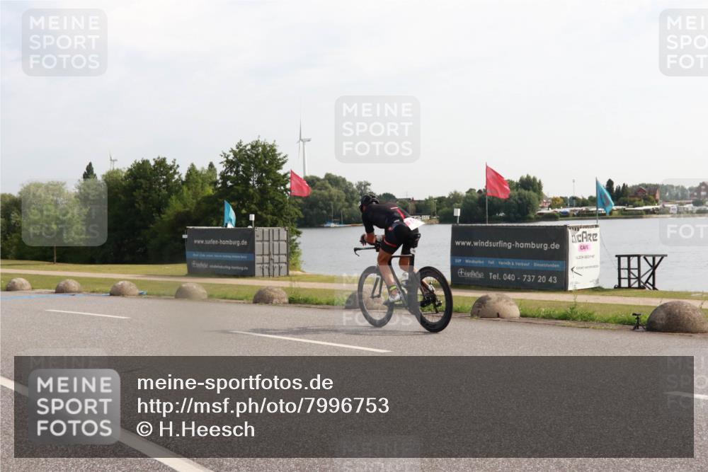 15.06.2025 - 27. Vierlanden-Triathlon H.Heesch http://msf.ph/oto/7996753 15.06.2025 09:30:06 Radfahren 109, 115 meine-sportfotos.de
