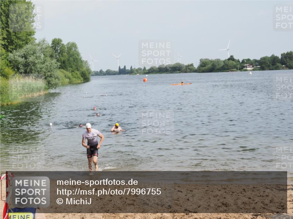 21.06.2025 - 27. Vierlanden-Triathlon MichiJ http://msf.ph/oto/7996755 15.06.2026 09:57:54 Schwimmen 291, 330, 347, 827 meine-sportfotos.de