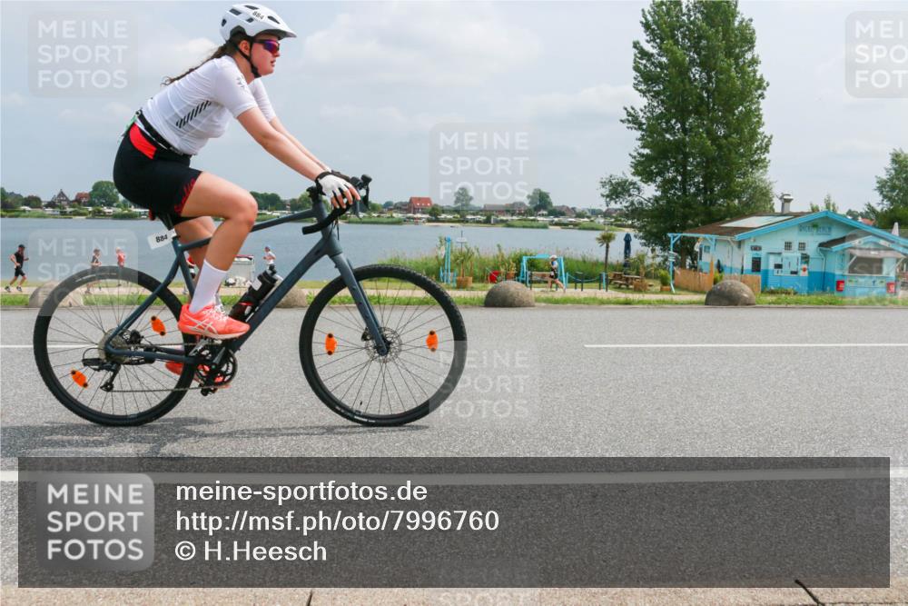 21.06.2025 - 27. Vierlanden-Triathlon H.Heesch http://msf.ph/oto/7996760 15.06.2025 12:22:33 Radfahren 884 meine-sportfotos.de