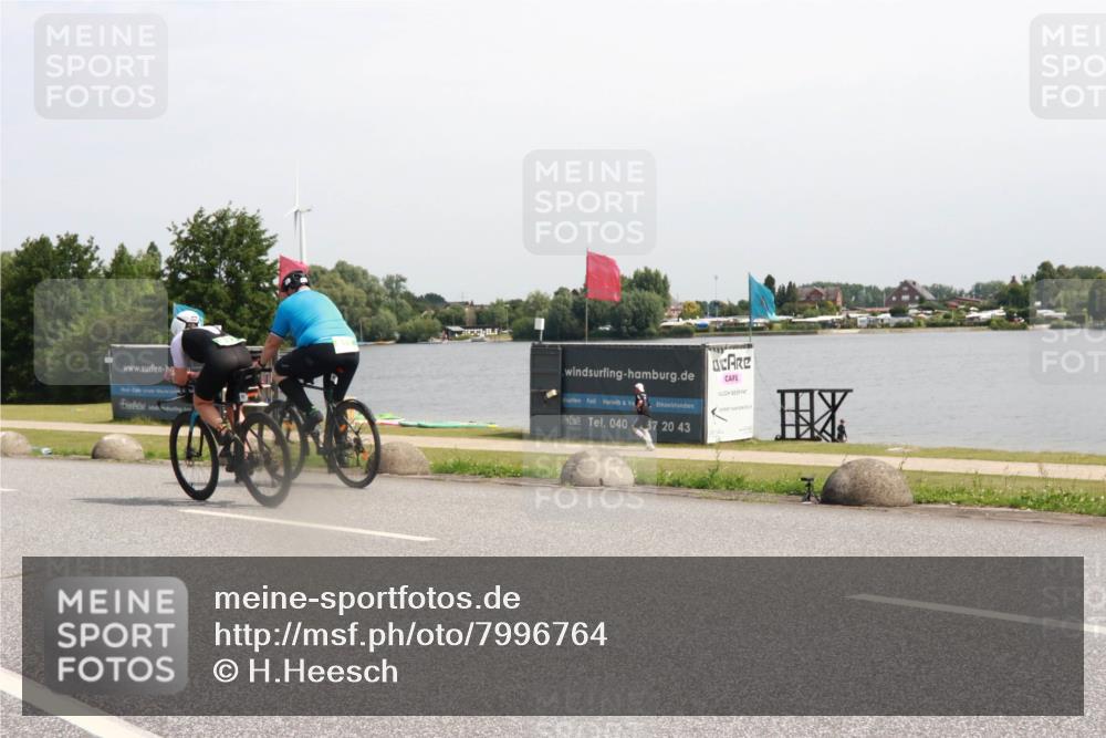 21.06.2025 - 27. Vierlanden-Triathlon H.Heesch http://msf.ph/oto/7996764 15.06.2025 11:31:11 Radfahren 713, 895, 924, 1400 meine-sportfotos.de