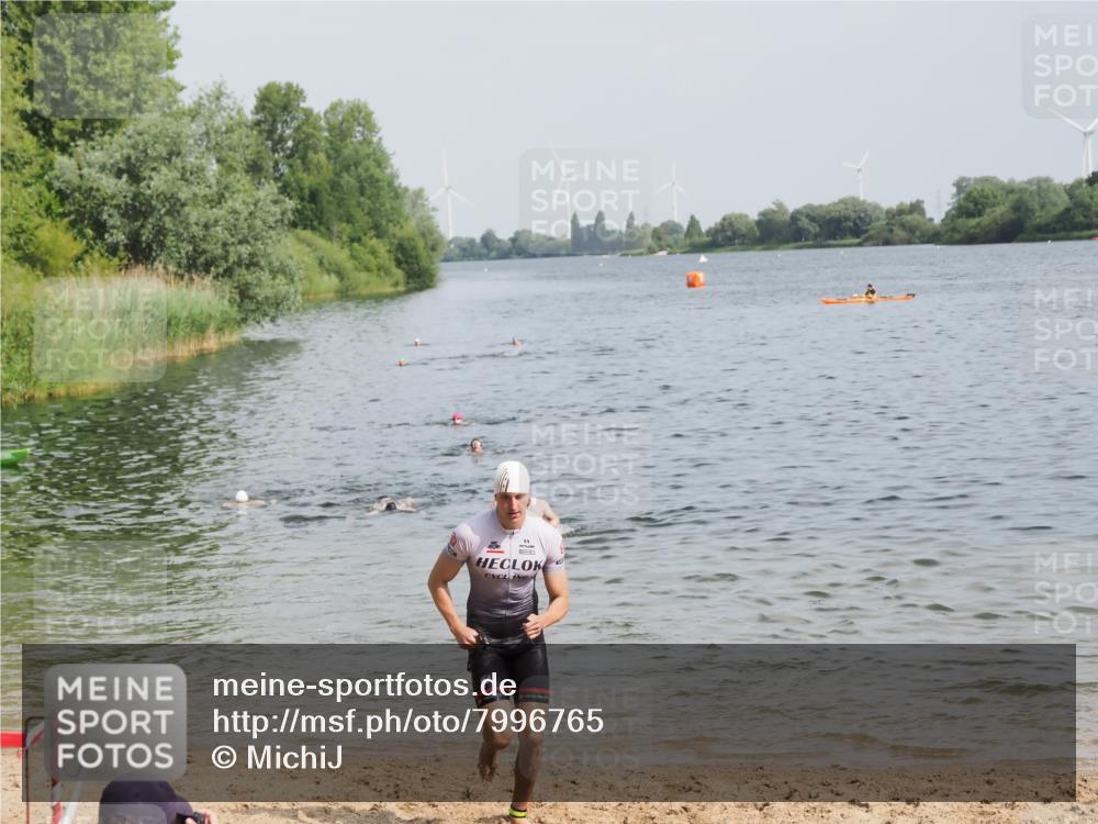 21.06.2025 - 27. Vierlanden-Triathlon MichiJ http://msf.ph/oto/7996765 15.06.2026 09:57:56 Schwimmen 291, 330, 347 meine-sportfotos.de