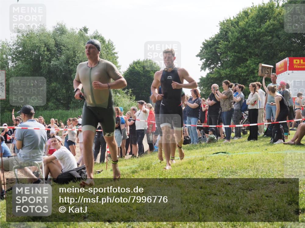 15.06.2025 - 27. Vierlanden-Triathlon KatJ http://msf.ph/oto/7996776 15.06.2025 09:55:36 Schwimmen 272, 316, 327, 329, 335, 353, 548 meine-sportfotos.de
