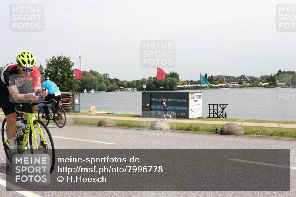 21.06.2025 - 27. Vierlanden-Triathlon H.Heesch http://msf.ph/oto/7996778 15.06.2025 11:31:12 Radfahren 713, 812, 895, 917, 924, 1400 meine-sportfotos.de