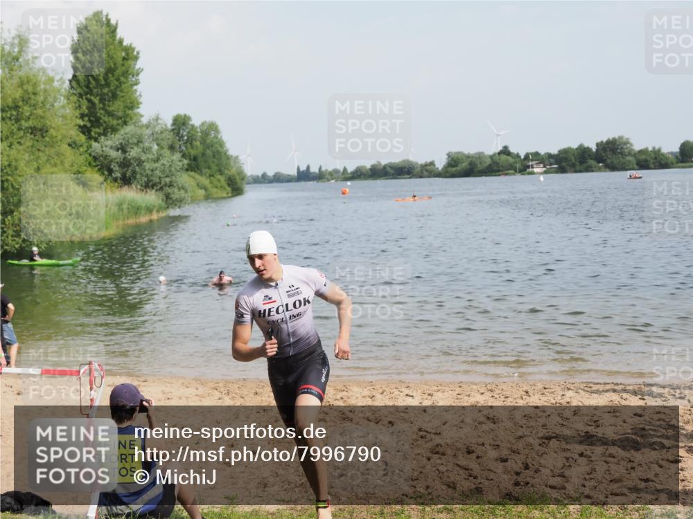 21.06.2025 - 27. Vierlanden-Triathlon MichiJ http://msf.ph/oto/7996790 15.06.2026 09:57:58 Schwimmen 291, 330, 347 meine-sportfotos.de