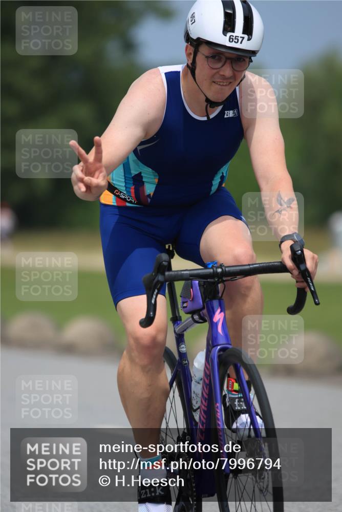 21.06.2025 - 27. Vierlanden-Triathlon H.Heesch http://msf.ph/oto/7996794 15.06.2025 12:22:41 Radfahren 657, 701, 886, 894 meine-sportfotos.de