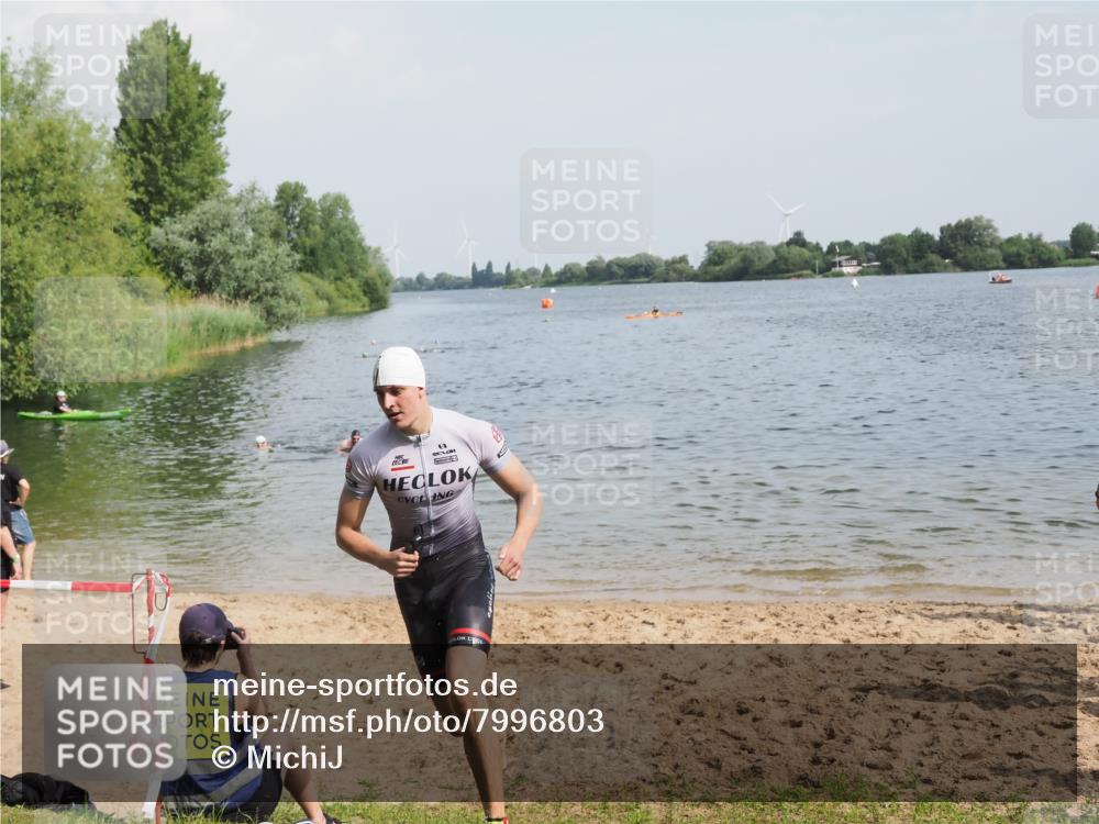21.06.2025 - 27. Vierlanden-Triathlon MichiJ http://msf.ph/oto/7996803 15.06.2026 09:57:58 Schwimmen 291, 330, 347 meine-sportfotos.de