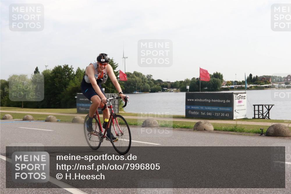 15.06.2025 - 27. Vierlanden-Triathlon H.Heesch http://msf.ph/oto/7996805 15.06.2025 09:30:26 Radfahren 32 meine-sportfotos.de