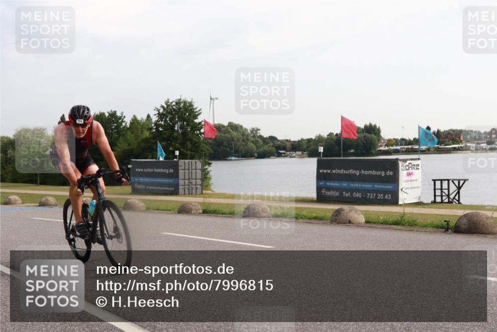 15.06.2025 - 27. Vierlanden-Triathlon H.Heesch http://msf.ph/oto/7996815 15.06.2025 09:30:35 Radfahren 174 meine-sportfotos.de