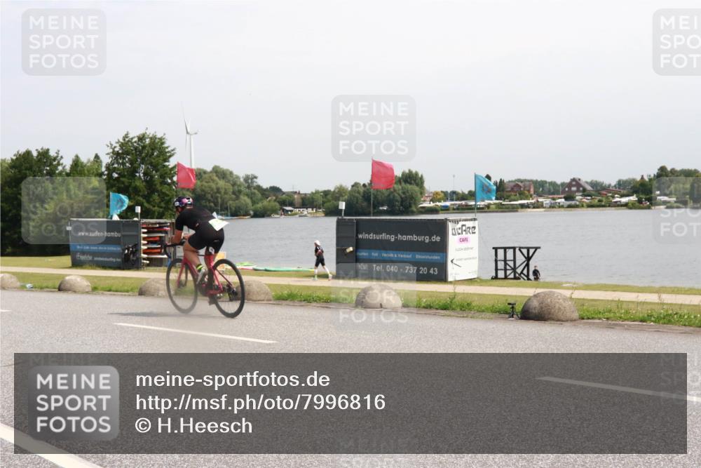 21.06.2025 - 27. Vierlanden-Triathlon H.Heesch http://msf.ph/oto/7996816 15.06.2025 11:31:13 Radfahren 713, 812, 895, 917, 924, 941, 1400 meine-sportfotos.de