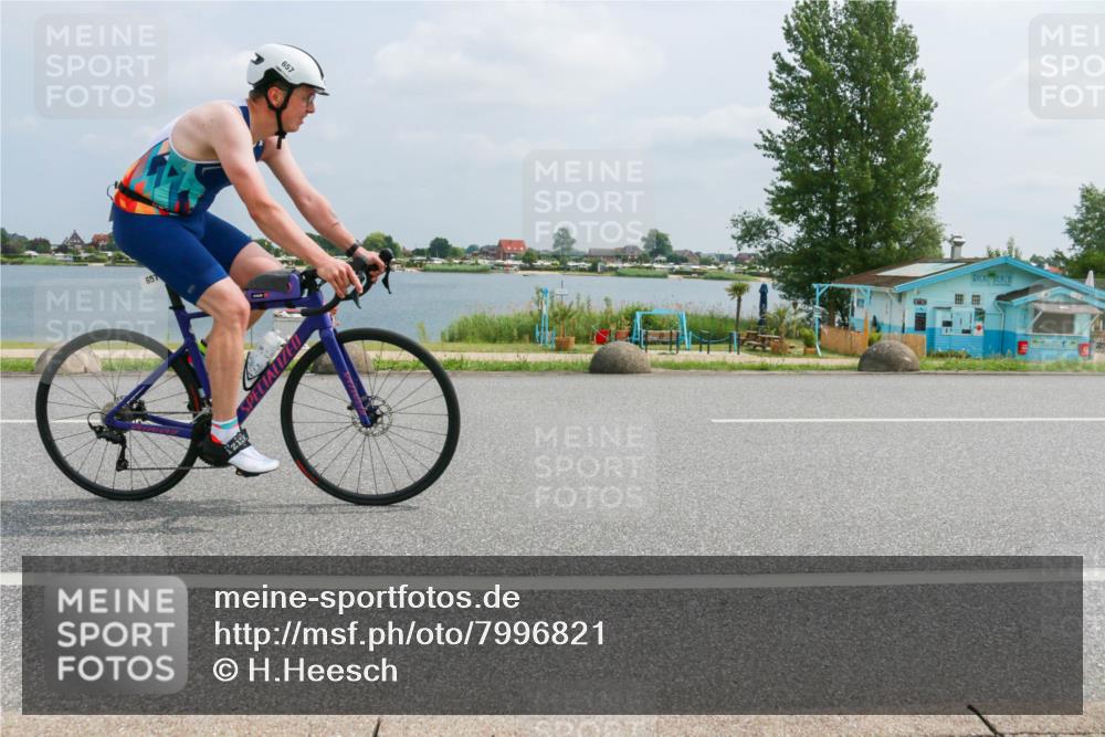 21.06.2025 - 27. Vierlanden-Triathlon H.Heesch http://msf.ph/oto/7996821 15.06.2025 12:22:44 Radfahren 657, 701, 886 meine-sportfotos.de