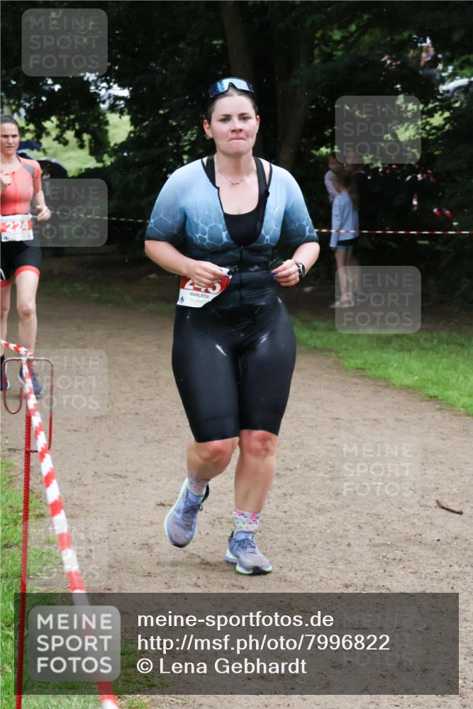 21.06.2025 - 27. Vierlanden-Triathlon Lena Gebhardt http://msf.ph/oto/7996822 15.06.2025 13:53:42 Laufen 224 meine-sportfotos.de