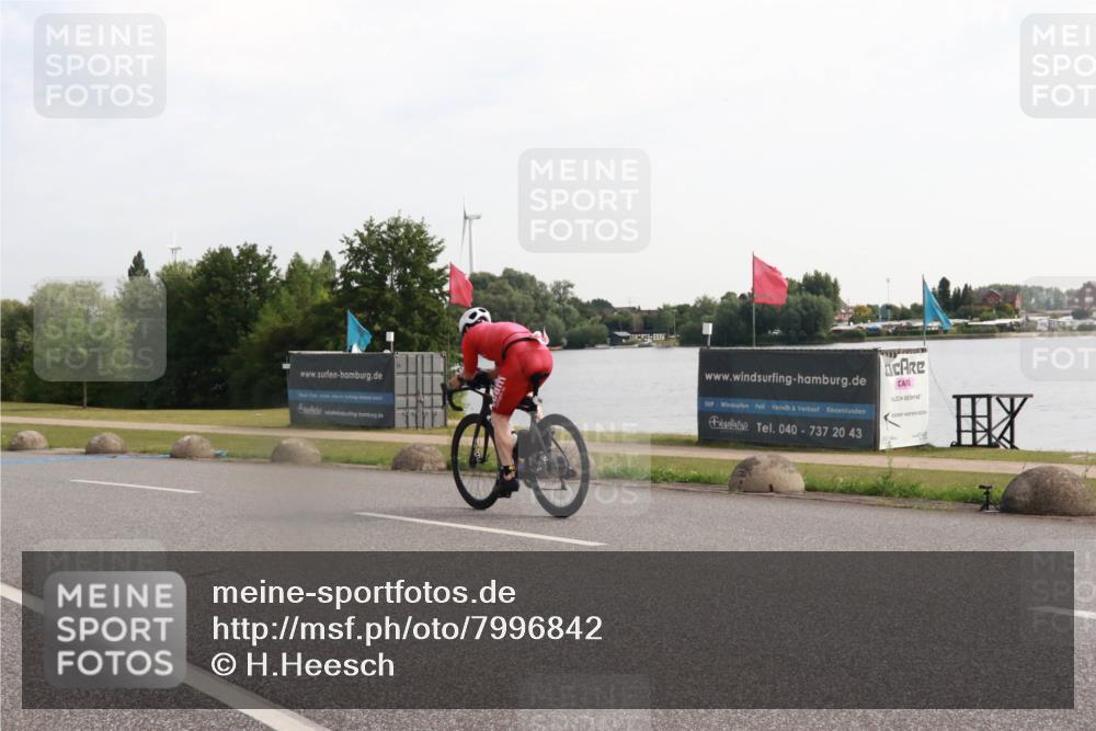 15.06.2025 - 27. Vierlanden-Triathlon H.Heesch http://msf.ph/oto/7996842 15.06.2025 09:30:45 Radfahren 160 meine-sportfotos.de