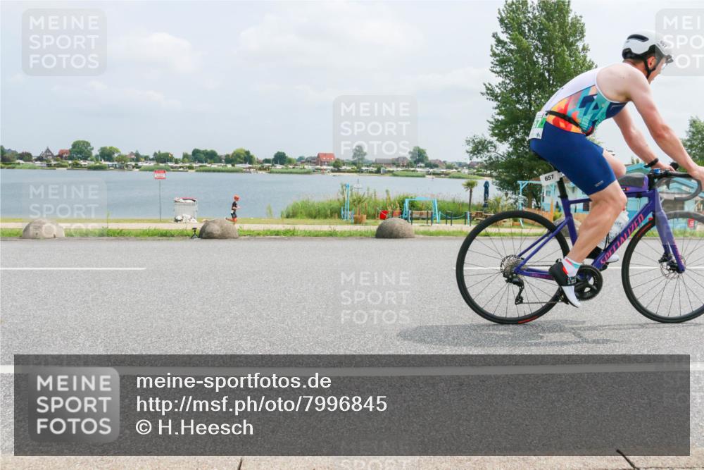 21.06.2025 - 27. Vierlanden-Triathlon H.Heesch http://msf.ph/oto/7996845 15.06.2025 12:22:44 Radfahren 657, 701, 886 meine-sportfotos.de