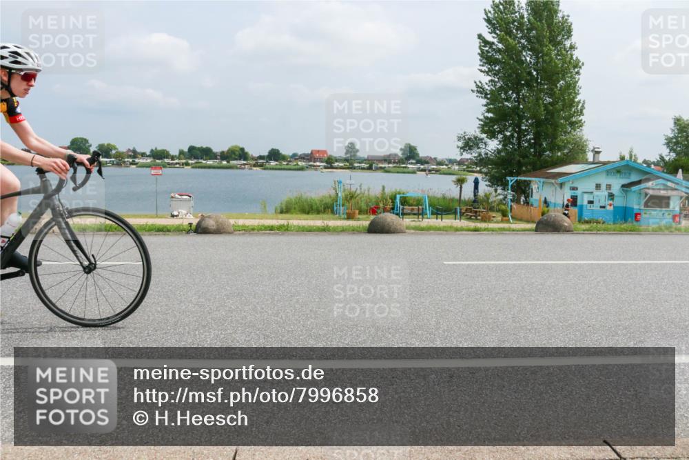 21.06.2025 - 27. Vierlanden-Triathlon H.Heesch http://msf.ph/oto/7996858 15.06.2025 12:22:49 Radfahren 886, 894 meine-sportfotos.de