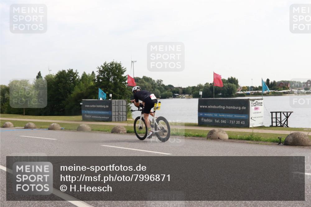 15.06.2025 - 27. Vierlanden-Triathlon H.Heesch http://msf.ph/oto/7996871 15.06.2025 09:30:53 Radfahren 65, 153, 160 meine-sportfotos.de