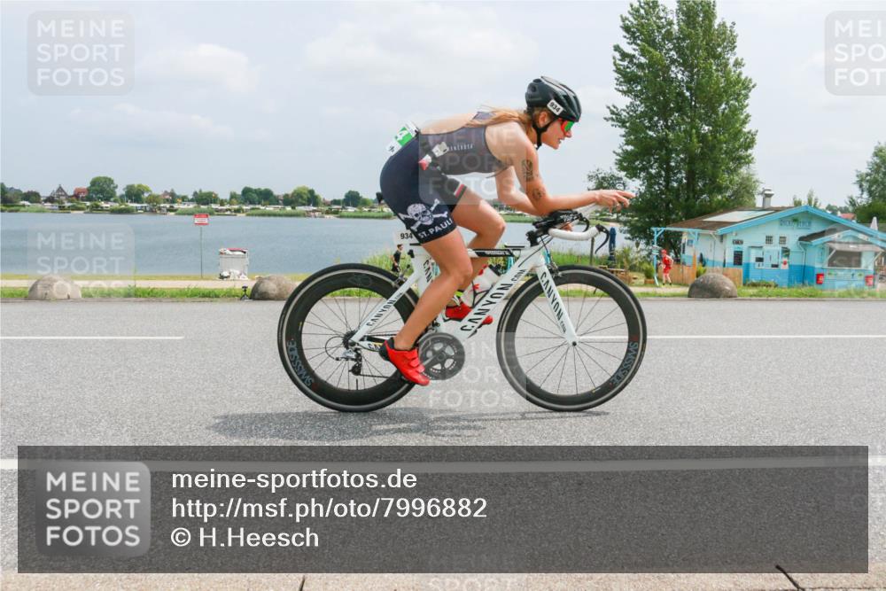 21.06.2025 - 27. Vierlanden-Triathlon H.Heesch http://msf.ph/oto/7996882 15.06.2025 12:22:55 Radfahren 934 meine-sportfotos.de