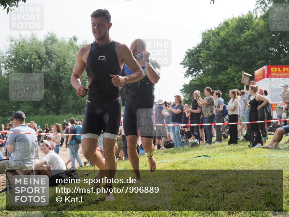 15.06.2025 - 27. Vierlanden-Triathlon KatJ http://msf.ph/oto/7996889 15.06.2025 09:55:38 Schwimmen 272, 273, 316, 329, 335, 548 meine-sportfotos.de
