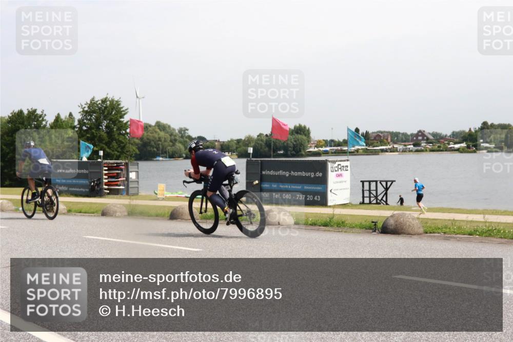 21.06.2025 - 27. Vierlanden-Triathlon H.Heesch http://msf.ph/oto/7996895 15.06.2025 11:31:35 Radfahren 652, 838 meine-sportfotos.de