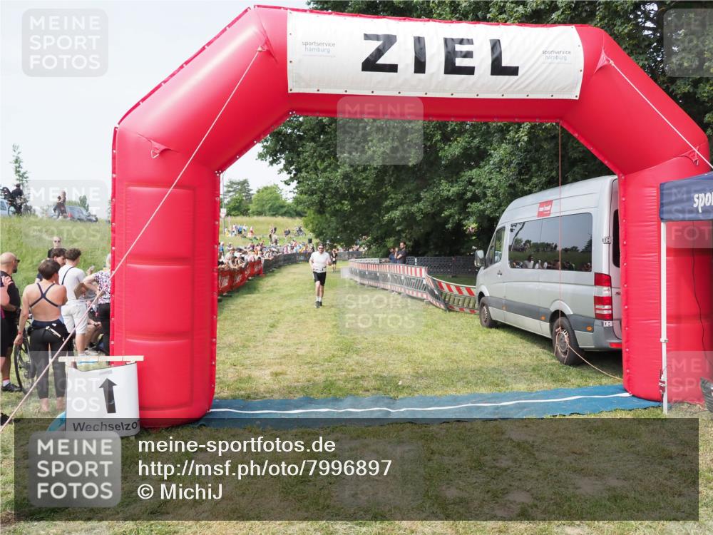 21.06.2025 - 27. Vierlanden-Triathlon MichiJ http://msf.ph/oto/7996897 15.06.2026 11:20:36 Ziel 321 meine-sportfotos.de