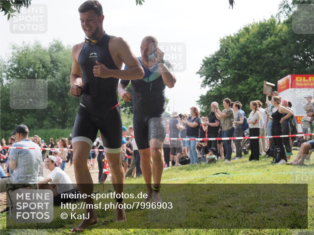 15.06.2025 - 27. Vierlanden-Triathlon KatJ http://msf.ph/oto/7996903 15.06.2025 09:55:38 Schwimmen 272, 273, 316, 329, 335, 548 meine-sportfotos.de