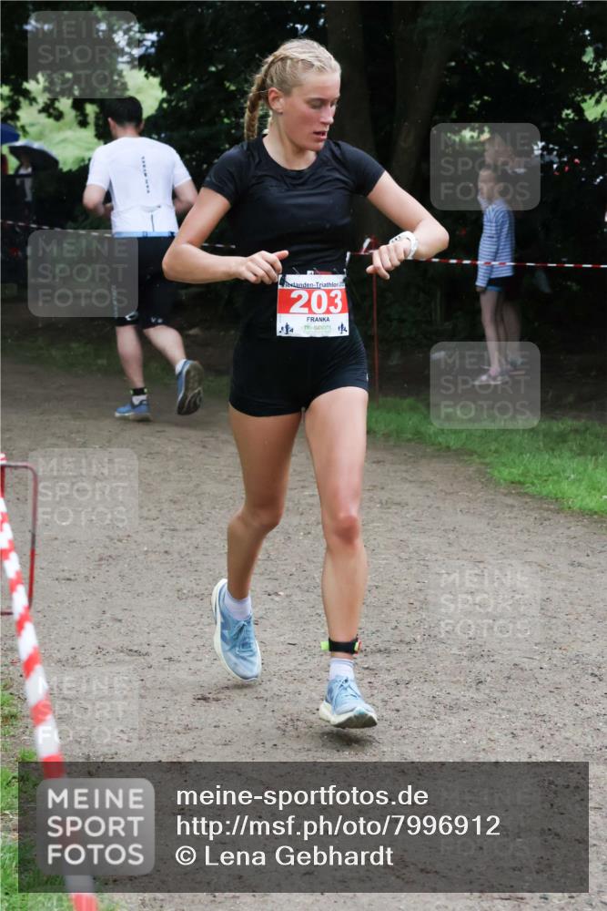 21.06.2025 - 27. Vierlanden-Triathlon Lena Gebhardt http://msf.ph/oto/7996912 15.06.2025 13:53:45 Laufen 203 meine-sportfotos.de
