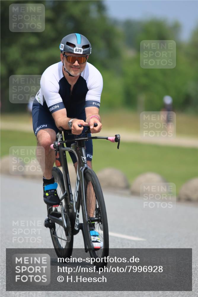21.06.2025 - 27. Vierlanden-Triathlon H.Heesch http://msf.ph/oto/7996928 15.06.2025 12:23:31 Radfahren 733, 805, 812, 829 meine-sportfotos.de