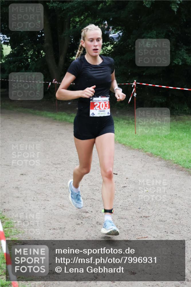 21.06.2025 - 27. Vierlanden-Triathlon Lena Gebhardt http://msf.ph/oto/7996931 15.06.2025 13:53:46 Laufen 203, 1, 2 meine-sportfotos.de