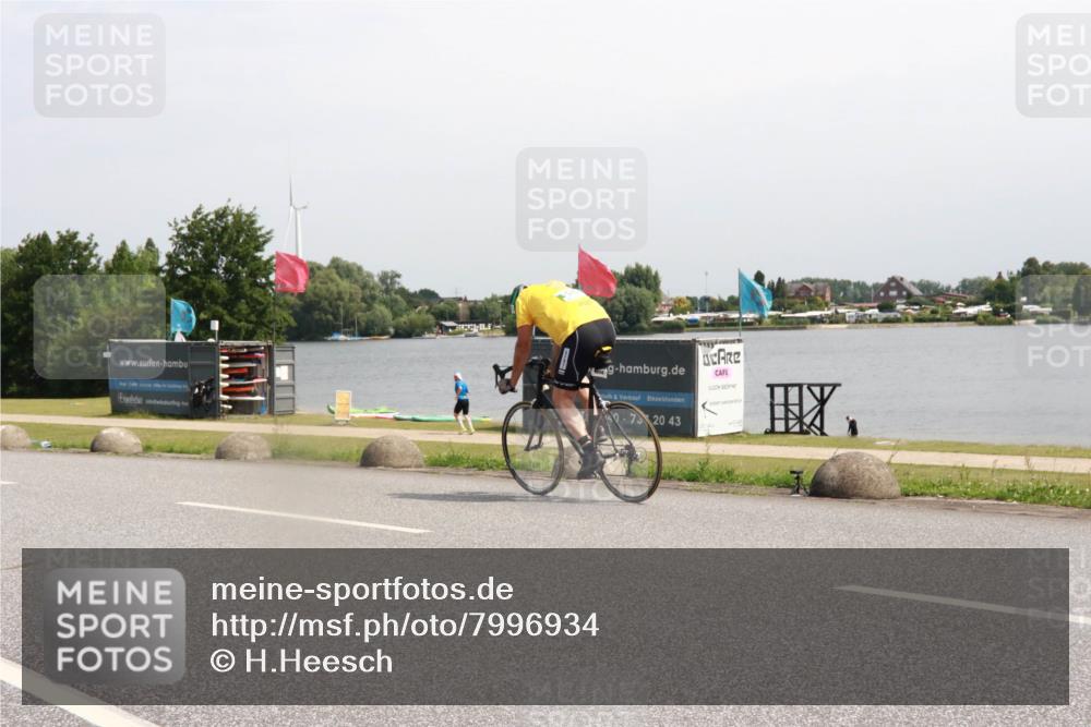 21.06.2025 - 27. Vierlanden-Triathlon H.Heesch http://msf.ph/oto/7996934 15.06.2025 11:31:39 Radfahren 652, 759, 838 meine-sportfotos.de