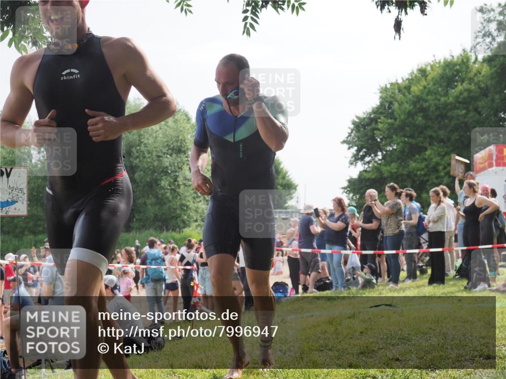 15.06.2025 - 27. Vierlanden-Triathlon KatJ http://msf.ph/oto/7996947 15.06.2025 09:55:38 Schwimmen 272, 273, 316, 329, 335, 548 meine-sportfotos.de