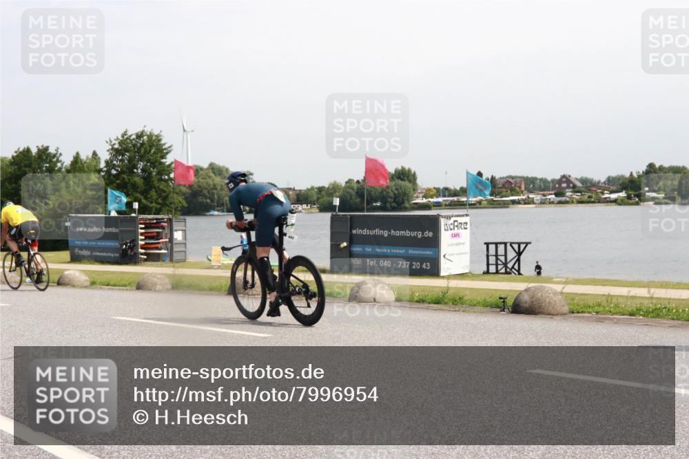 21.06.2025 - 27. Vierlanden-Triathlon H.Heesch http://msf.ph/oto/7996954 15.06.2025 11:31:40 Radfahren 652, 682, 759, 838, 956 meine-sportfotos.de