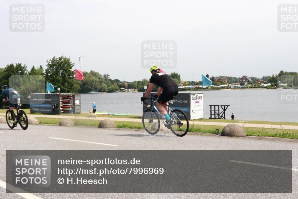 21.06.2025 - 27. Vierlanden-Triathlon H.Heesch http://msf.ph/oto/7996969 15.06.2025 11:31:41 Radfahren 652, 682, 759, 838, 956, 957 meine-sportfotos.de