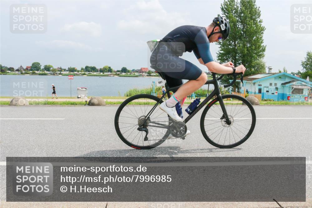 21.06.2025 - 27. Vierlanden-Triathlon H.Heesch http://msf.ph/oto/7996985 15.06.2025 12:23:58 Radfahren 681, 762 meine-sportfotos.de