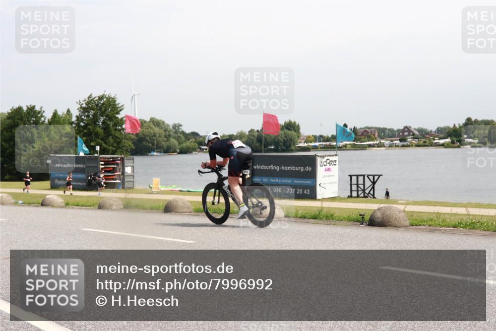 21.06.2025 - 27. Vierlanden-Triathlon H.Heesch http://msf.ph/oto/7996992 15.06.2025 11:31:48 Radfahren 682, 956, 957 meine-sportfotos.de