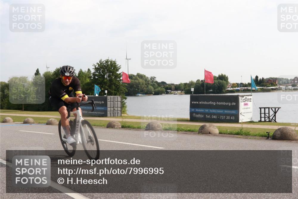 15.06.2025 - 27. Vierlanden-Triathlon H.Heesch http://msf.ph/oto/7996995 15.06.2025 09:31:45 Radfahren 106, 133 meine-sportfotos.de